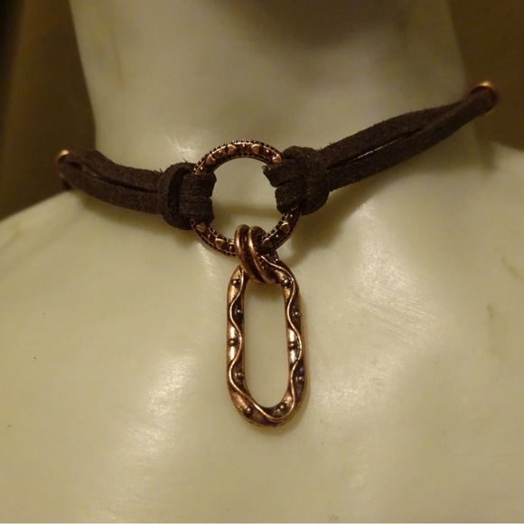 Choker - Picture 1 of 5